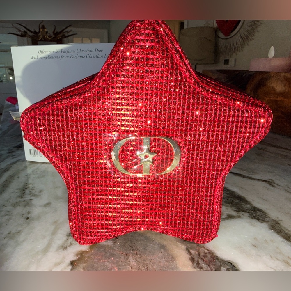 Dior RED STAR pouch. Gold hardware. Sealed zipper pull New no box - Picture 4 of 10